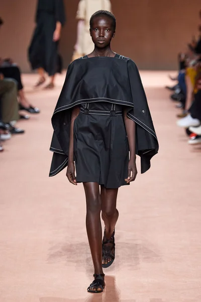 Look 32